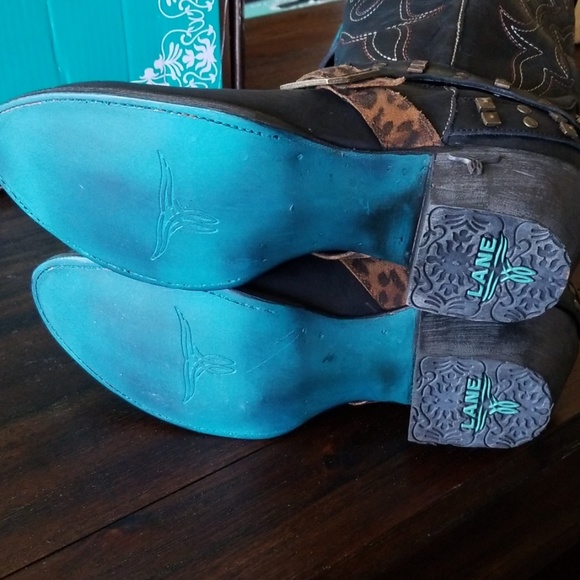 Boots - Picture 7 of 8